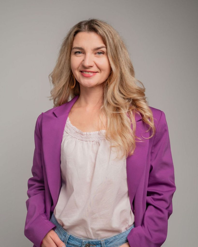 Adela Haru, coach pentru feminitate, ciclul feminin și relații